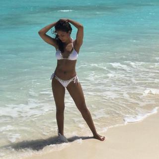 Hiba Abouk in Bikini [700x700] [100.8 kb]