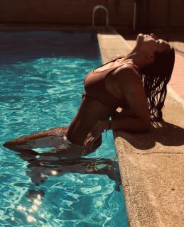 Amanda Parraga na Bikini [1080x1334] [282.41 kb]