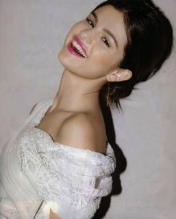 Selena Gomez [1200x1494] [154.95 kb]