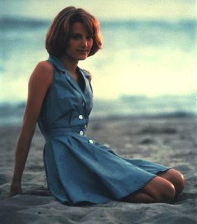 Bridget Fonda [519x589] [41.03 kb]