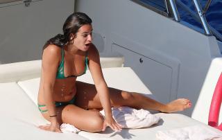 Lea Michele in Bikini [2490x1575] [328.57 kb]