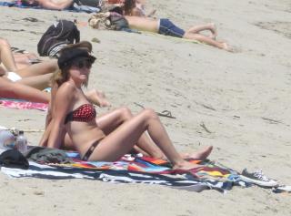 Ashley Tisdale dans Bikini [1554x1152] [408.55 kb]