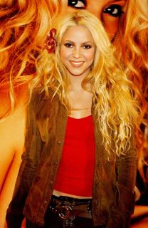 Shakira [1955x3000] [668.61 kb]