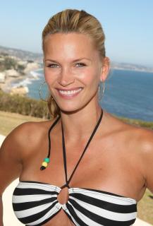 Natasha Henstridge in Bikini [1200x1767] [193.99 kb]