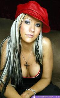 Christina Aguilera [395x638] [49.06 kb]