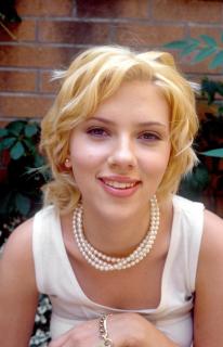 Scarlett Johansson [1935x3000] [613.46 kb]