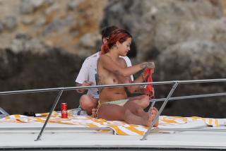 Rita Ora in Topless [1474x986] [192.35 kb]