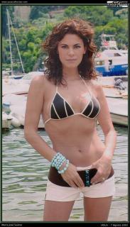 María José Suárez in Bikini [724x1264] [160.08 kb]