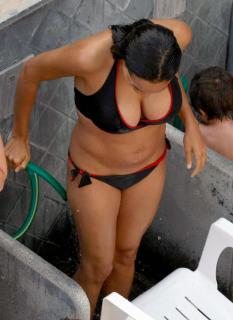 Rosario Dawson na Bikini [1200x1648] [154.75 kb]