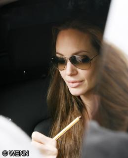 Angelina Jolie [1000x1233] [173.55 kb]