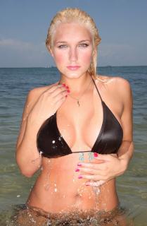 Brooke Hogan in Bikini [1200x1833] [399.97 kb]