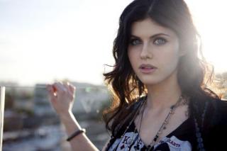 Alexandra Daddario [594x396] [24.16 kb]