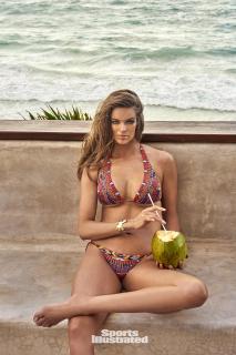 Robyn Lawley en Si Swimsuit 2017 [1281x1920] [446.67 kb]