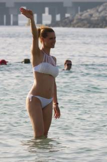Michelle Hunziker in Bikini [3840x5760] [1569.54 kb]