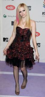 Avril Lavigne [1415x3000] [740.76 kb]