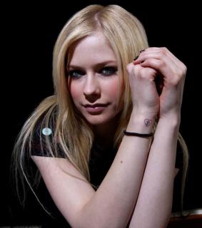 Avril Lavigne [782x884] [76.73 kb]