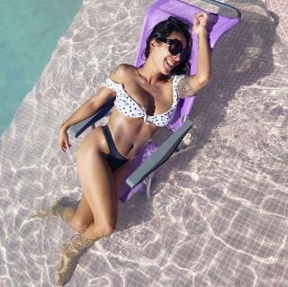 Lorena Castell in Bikini [700x699] [136.47 kb]