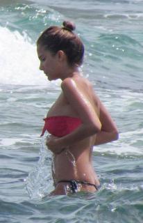 Natalia Sánchez dans Bikini [515x800] [60.31 kb]
