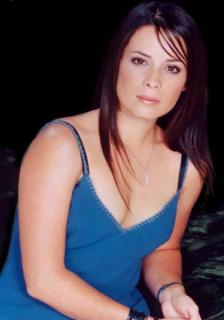 Holly Marie Combs [420x600] [24.89 kb]