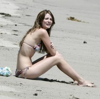 Mischa Barton dans Bikini [1750x1743] [435.27 kb]