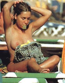 Laura Manzanedo na Topless [469x603] [48.13 kb]