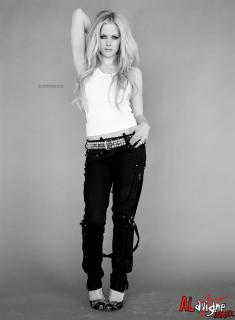 Avril Lavigne [1000x1360] [128.71 kb]