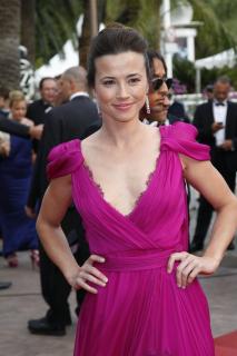 Linda Cardellini [3264x4896] [1502.94 kb]