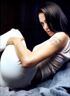 Angelina Jolie [878x1200] [116.68 kb]