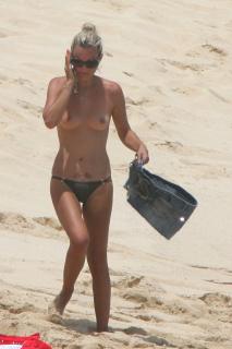 Laeticia Hallyday in Topless [1280x1920] [453.96 kb]