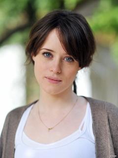 Claire Foy [936x1247] [164.38 kb]
