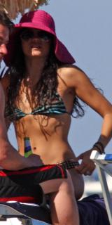Jenna Dewan dans Bikini [600x1200] [76.1 kb]