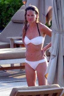 Hilary Swank na Bikini [1933x2900] [366.49 kb]