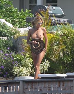 Heidi Klum in Topless [800x1016] [245.23 kb]