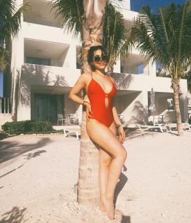 Danna Paola dans Bikini [1080x1255] [396.22 kb]