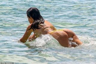 Camila Cabello in Bikini [962x641] [222.82 kb]