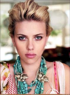 Scarlett Johansson in Elle [1039x1400] [196.46 kb]