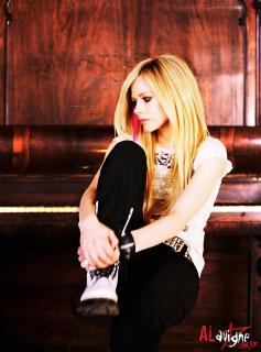 Avril Lavigne [1000x1347] [214.16 kb]