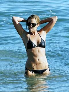 Lauren Conrad in Bikini [300x400] [30.72 kb]