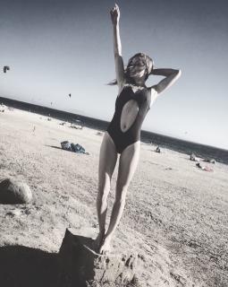 Ángela Cremonte na Bikini [918x1148] [239.08 kb]