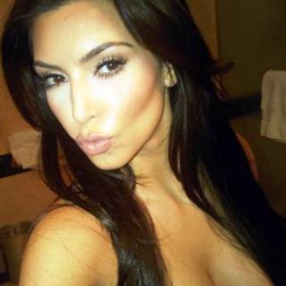 Kim Kardashian [500x500] [24.55 kb]