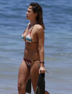 Jessica Alba na Bikini [2310x3000] [371.65 kb]