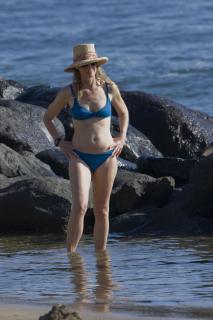 Helen Hunt in Bikini [2400x3600] [726.09 kb]