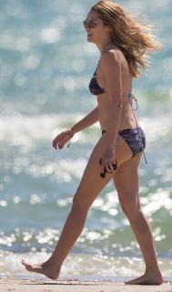 Teresa Palmer in Bikini [1200x2026] [436.64 kb]