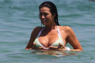 Manuela Arcuri in Bikini [3900x2600] [483.74 kb]