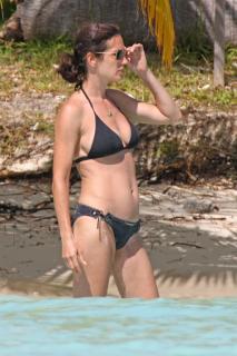 Jennifer Connelly in Bikini [1200x1800] [212.89 kb]