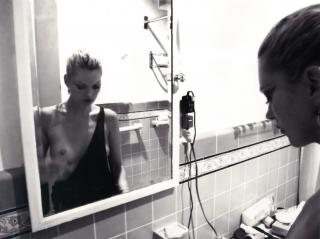 Kate Moss Nude [1421x1064] [113.41 kb]