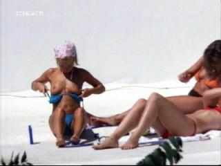 Geri Halliwell in Topless [640x480] [32.3 kb]