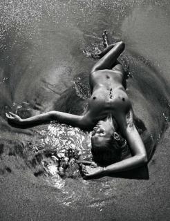 Kate Moss Nua [684x889] [142.91 kb]