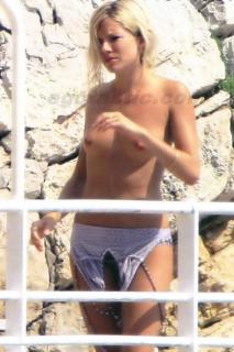 Sienna Miller in Topless [1272x1906] [262.26 kb]