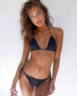 Vanessa Moe in Bikini [800x1000] [84 kb]
